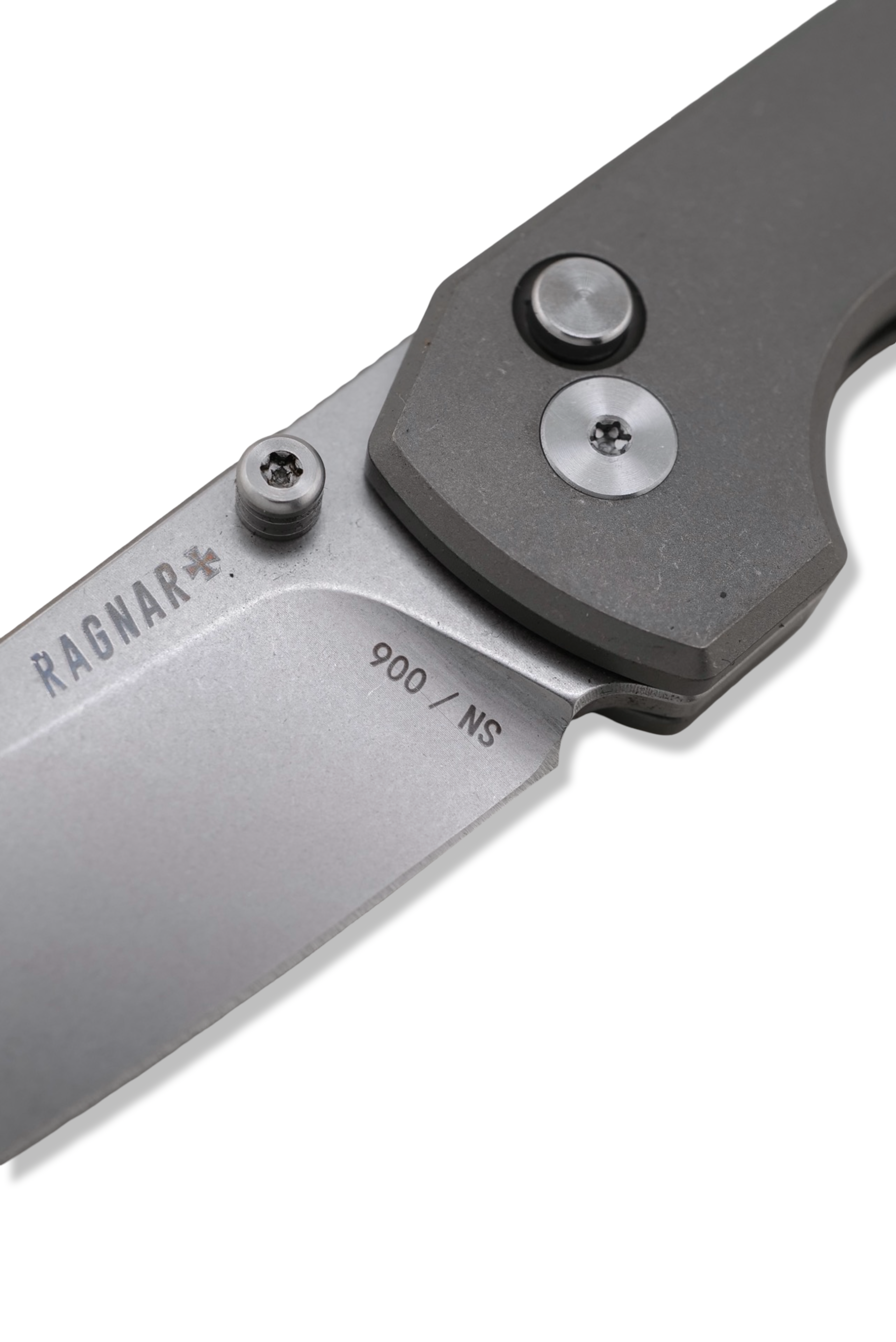 RAGNAR Folder - M390 Steel / Titanium Handle / Titanium clip / Stonewash Finish
