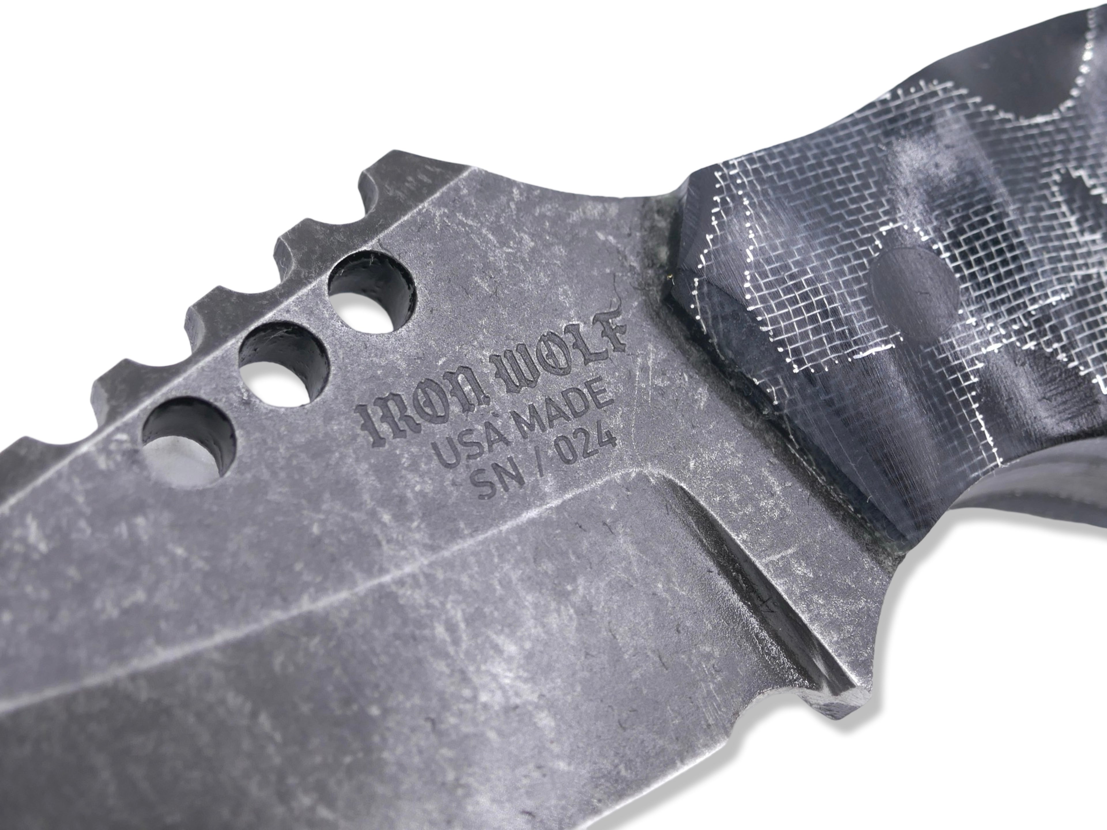 IRON WOLF - Dark Stonewash / Black Raffir Handle